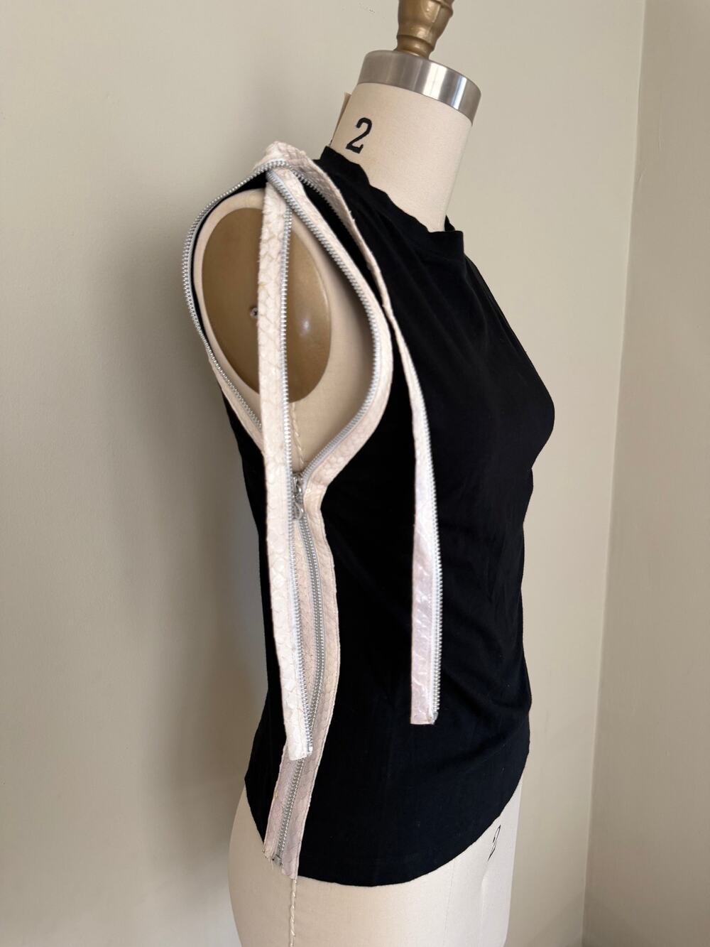 CHRISTIAN DIOR GALLIANO Y2K PYTHON TRIM ZIP SLEEVELESS TOP BLACK IT38